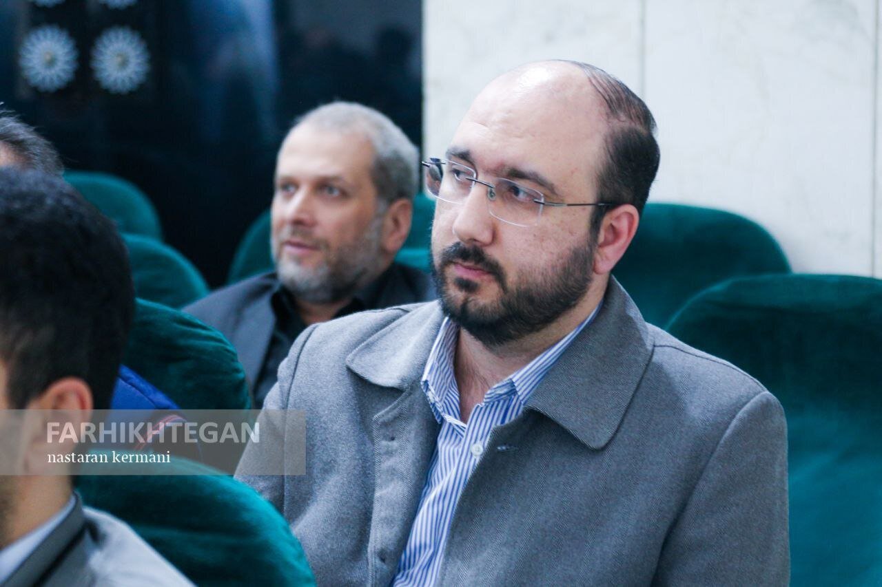 علی فروغی در مراسم ختم مادر میثاقی