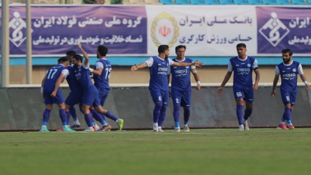 سنگ‌پرانی خوزستانی‌ها علیه گلزن تیم خودشان!