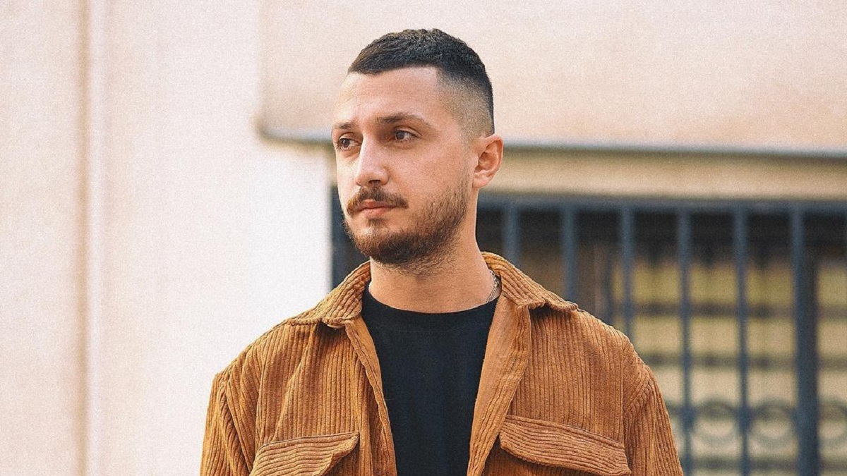 یارکشی عجیب یک رپر وسط خیابانهای تهران یارکشی عجیب یک رپر وسط خیابانهای تهران