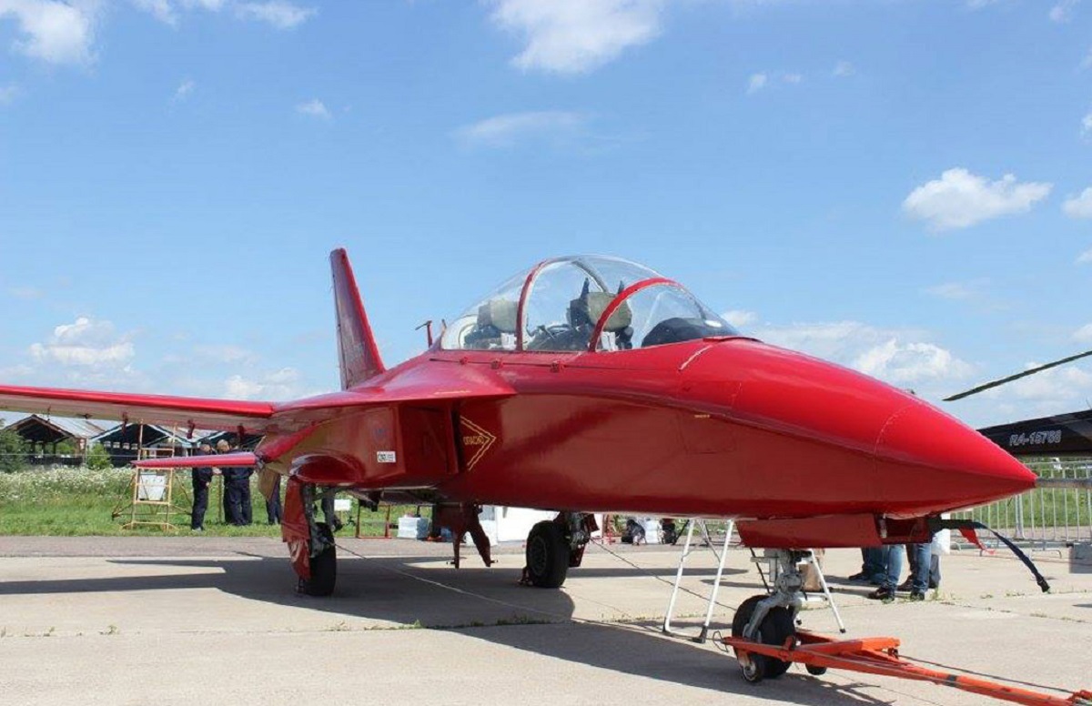 جت آموزشی SR-۱۰ روسیه جت آموزشی SR-۱۰ روسیه