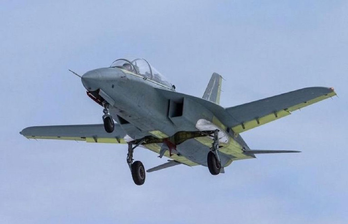 جت آموزشی SR-۱۰ روسیه جت آموزشی SR-۱۰ روسیه