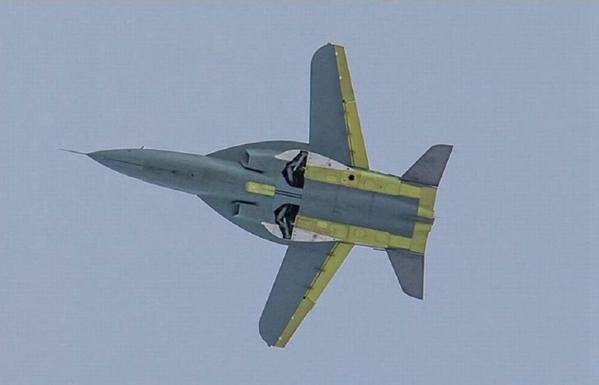 جت آموزشی SR-۱۰ روسیه جت آموزشی SR-۱۰ روسیه