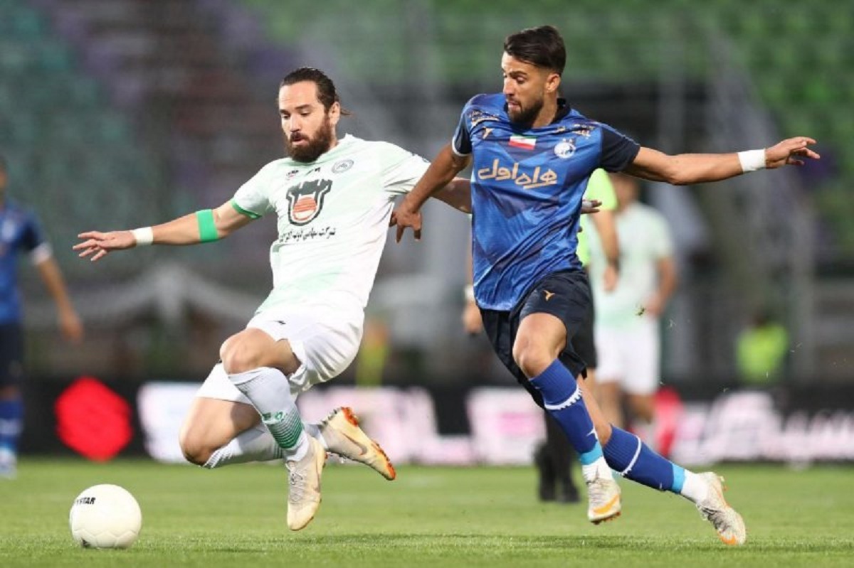 گل اول استقلال به ذوب آهن توسط سهرابیان