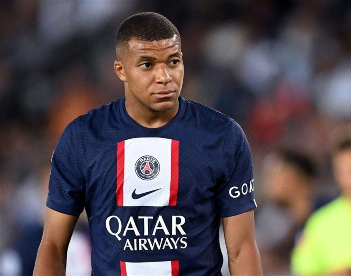 حرکت زیبای امباپه بازیکن تیم ملی فرانسه حرکت زیبای امباپه بازیکن تیم ملی فرانسه