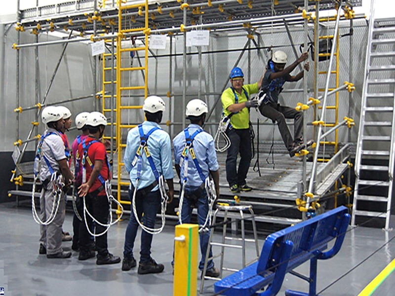 برای نصب داربست فلزی چه نکاتی را باید رعایت کنیم؟