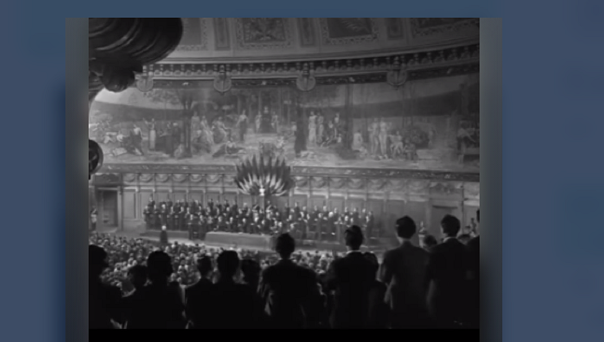 فیلمی ماندگار از روزی که تمام دنیا به احترام یک زن ایستاد! فیلمی ماندگار از روزی که تمام دنیا به احترام یک زن ایستاد!