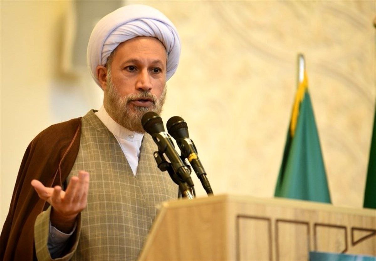 امام جمعه شیراز: در دین پزشک محرم نیست!