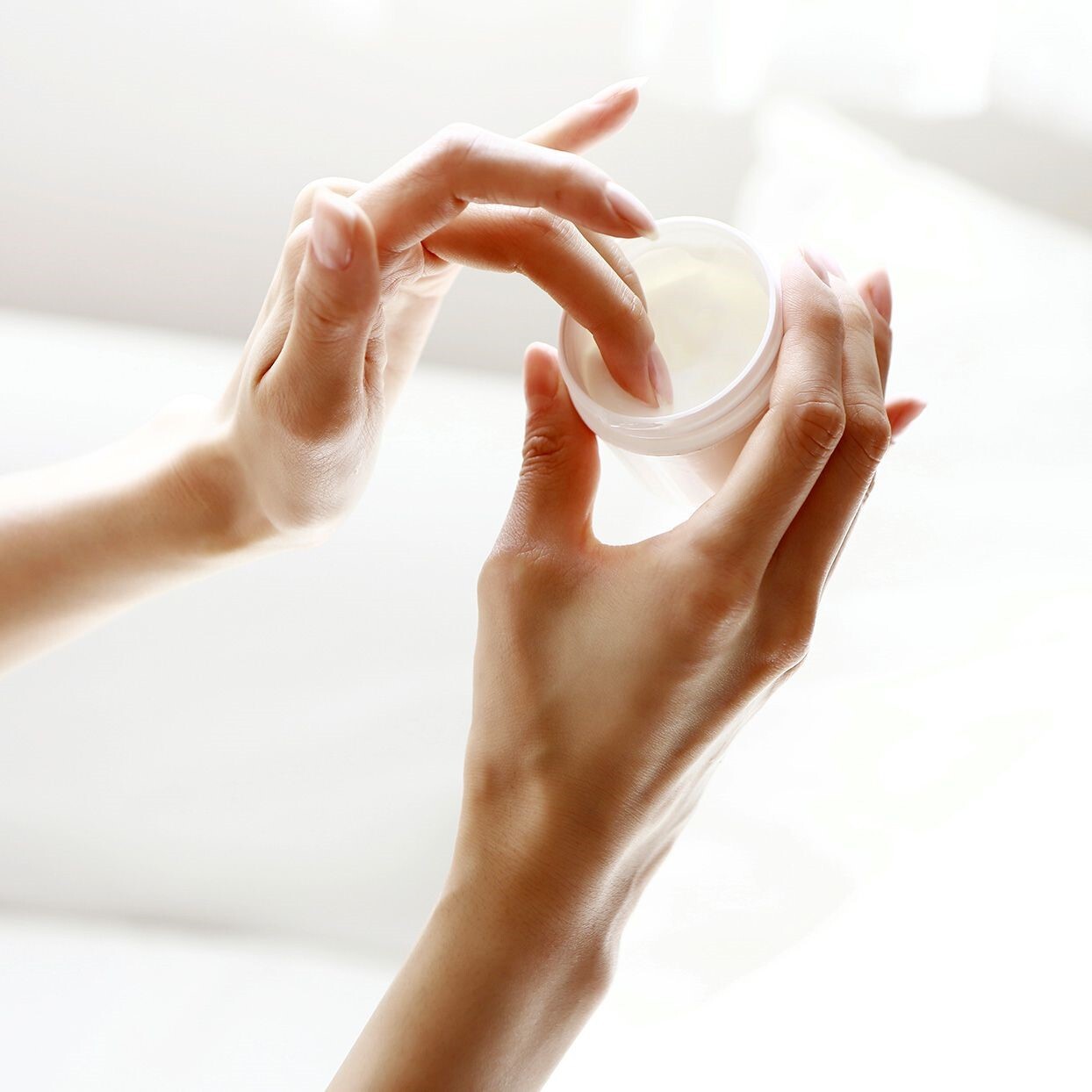 آیا آبرسان باید قبل از استفاده لوازم آرایشی استفاده شود؟ آیا آبرسان باید قبل از استفاده لوازم آرایشی استفاده شود؟