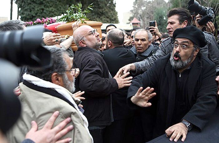 چهره دوربینی در مراسم تشییع بیتا فرهی هم درخشید!