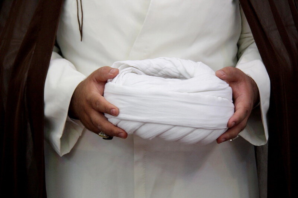 کیهان: روحانیون می‌توانند درآمد چند برابری داشته باشند، اما از روی تکلیف زندگی سخت طلبگی را پذیرفته‌اند