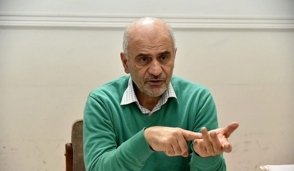 فرشاد مومنی: دانشگاه را تبدیل به خانه اموات کرده اند! فرشاد مومنی: دانشگاه را تبدیل به خانه اموات کرده اند!