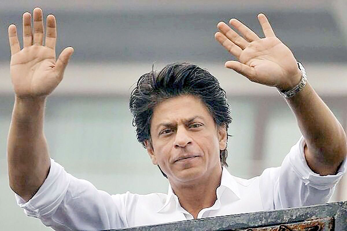 رقص جالب شاهرخ خان با آهنگ هایده وایرال شد