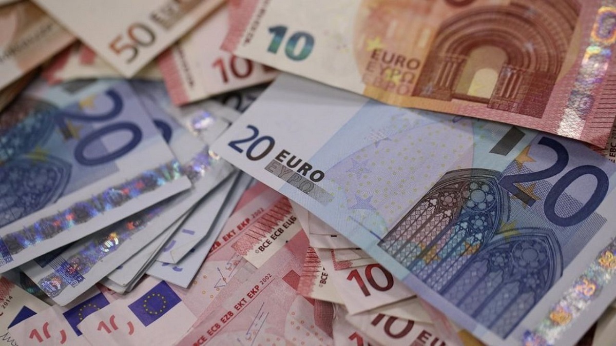 قیمت دلار و یورو امروز شنبه ۴ فروردین ۱۴۰۳ + جدول
