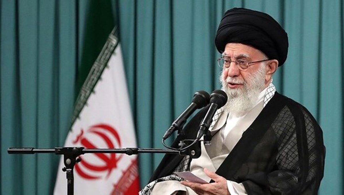 رهبر انقلاب: گاهی مجری تلویزیون یک شعر غلط می‌خواند که اعصاب انسان خرد می‌شود/ جلوی هجوم زبانهای بیگانه به زبان فارسی را بگیرید