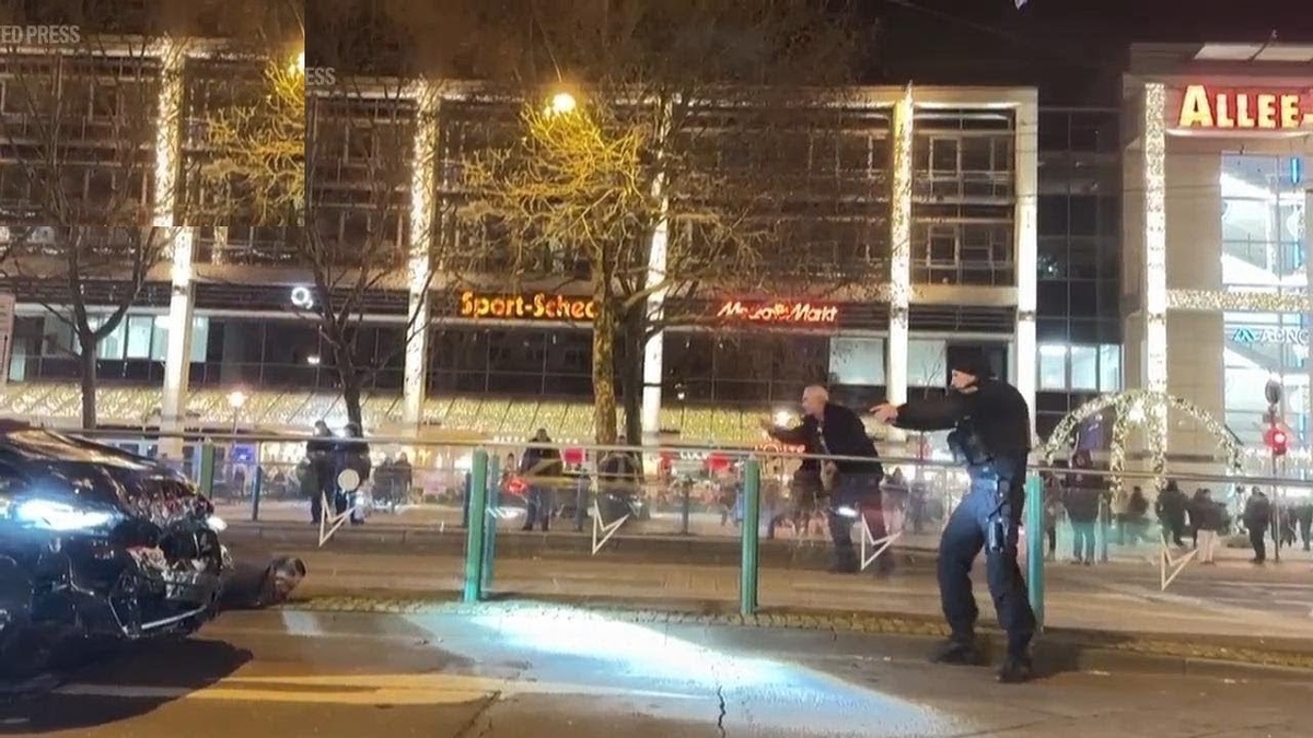 ببینید| لحظه دستگیری عامل زیر گرفتن جمعیت در آلمان ببینید| لحظه دستگیری عامل زیر گرفتن جمعیت در آلمان