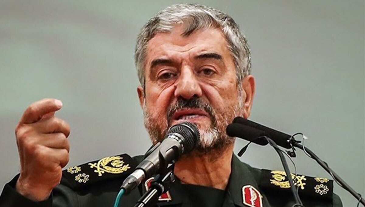 سردار جعفری: سردار سلیمانی گفت چندبار به بشار اسد گفتم مردم را مسلح کند اما نپذیرفت