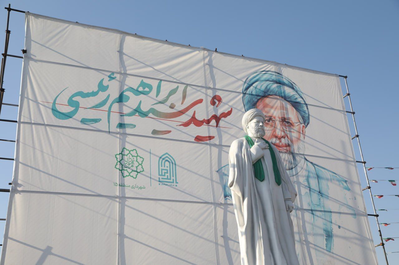 نصب تندیس ابراهیم رئیسی در بزرگراه بعثت تهران +عکس نصب تندیس ابراهیم رئیسی در بزرگراه بعثت تهران +عکس