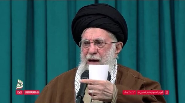 رهبری: وقتی عوامل ثبات را از عرصه خارج میکنند، نتیجه مثل سوریه میشود رهبری: وقتی عوامل ثبات را از عرصه خارج میکنند، نتیجه مثل سوریه میشود