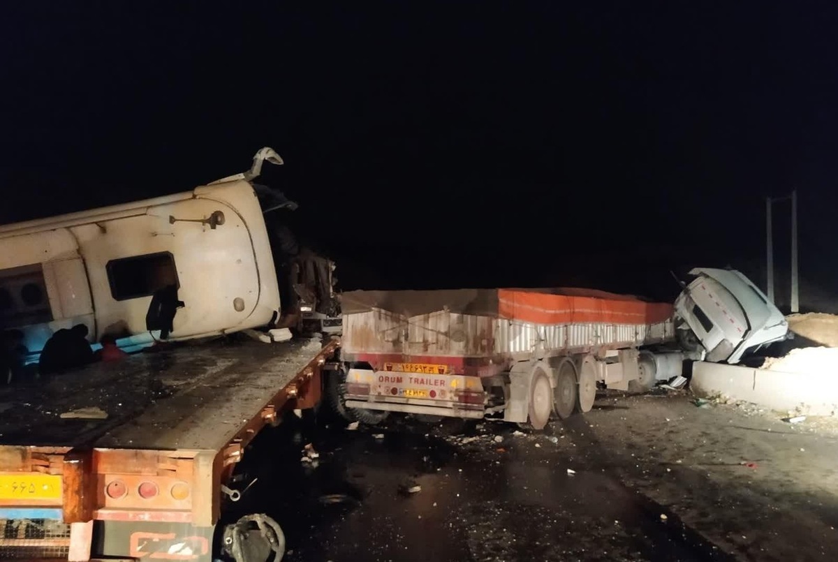 افزایش جانباختگان حادثه برخورد اتوبوس با تریلی افزایش جانباختگان حادثه برخورد اتوبوس با تریلی