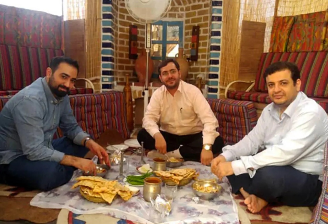 یاسر جبرائیلی کیست؟ | رفیق آبگوشت‌خوری رائفی‌پور، ایده‌آلیست اقتصادی و چهره عکس‌های مهم اصولگرایی