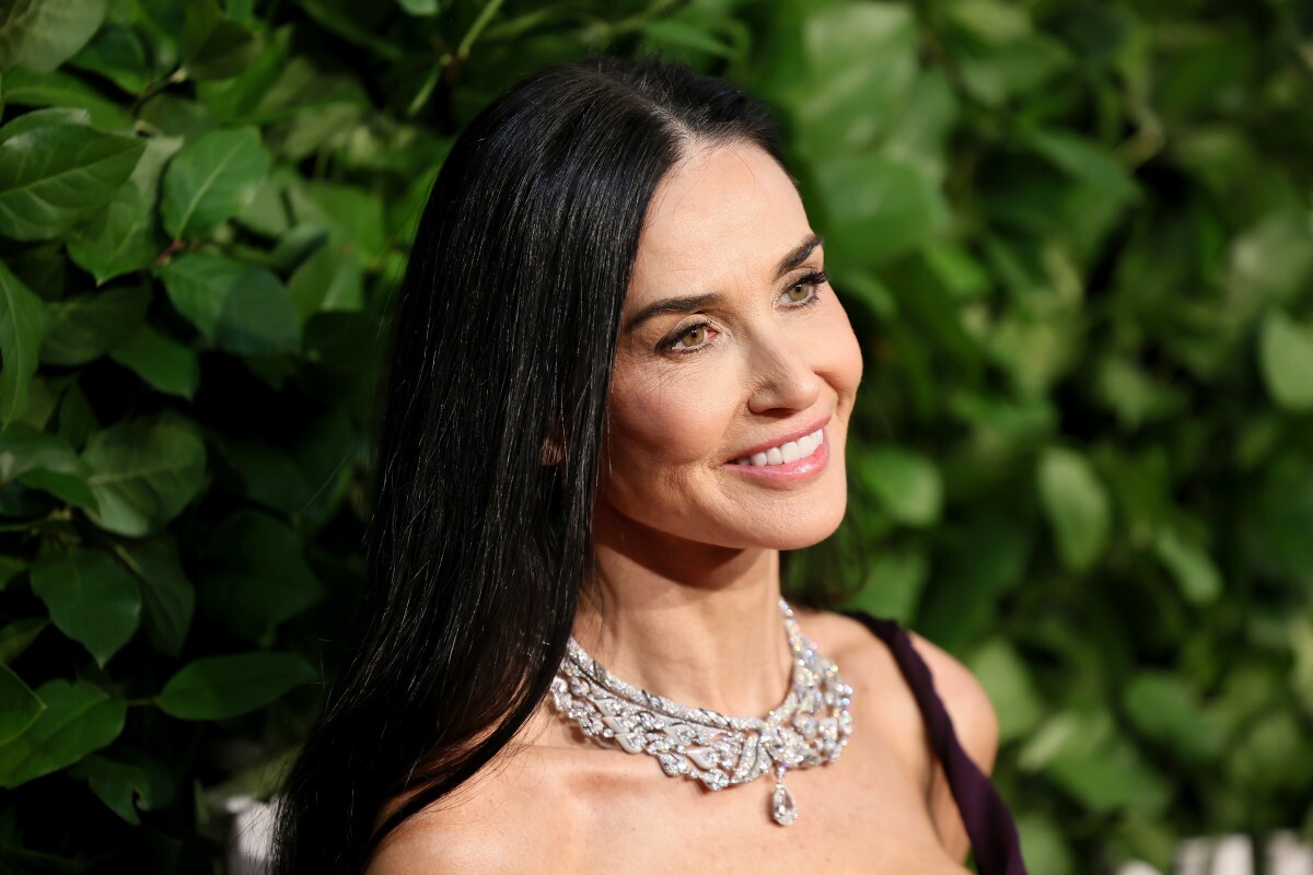 دمی مور کیست؟ | برنده جایزه بهترین بازیگر نقش اول زن گلدن گلوب ۲۰۲۵ را بشناسید دمی مور کیست؟ | برنده جایزه بهترین بازیگر نقش اول زن گلدن گلوب ۲۰۲۵ را بشناسید