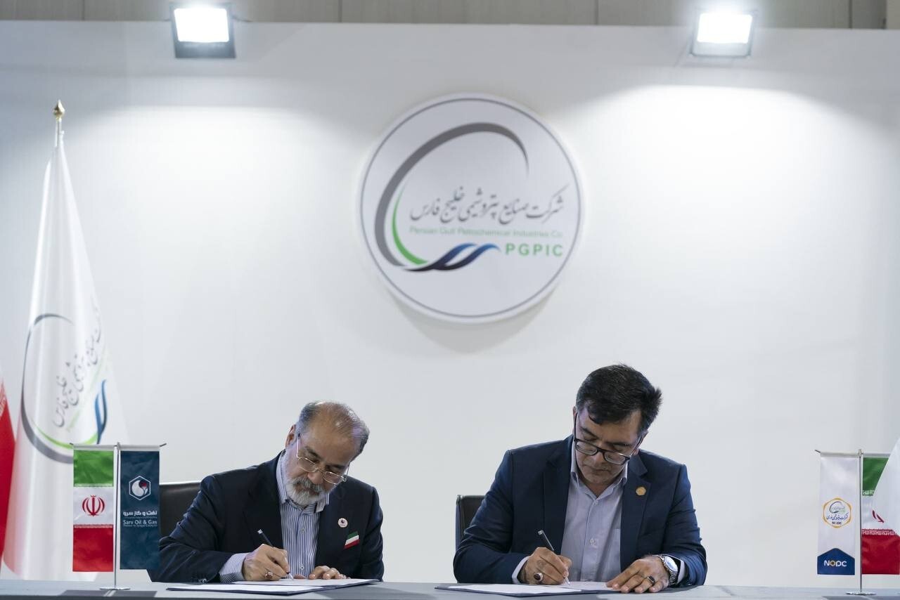 با امضای قراردادی در نمایشگاه ایران پتروکم ۲ کاتالیست نفتا و اروماتیزاسیون پتروشیمی نوری بومیسازی میشود با امضای قراردادی در نمایشگاه ایران پتروکم ۲ کاتالیست نفتا و اروماتیزاسیون پتروشیمی نوری بومیسازی میشود