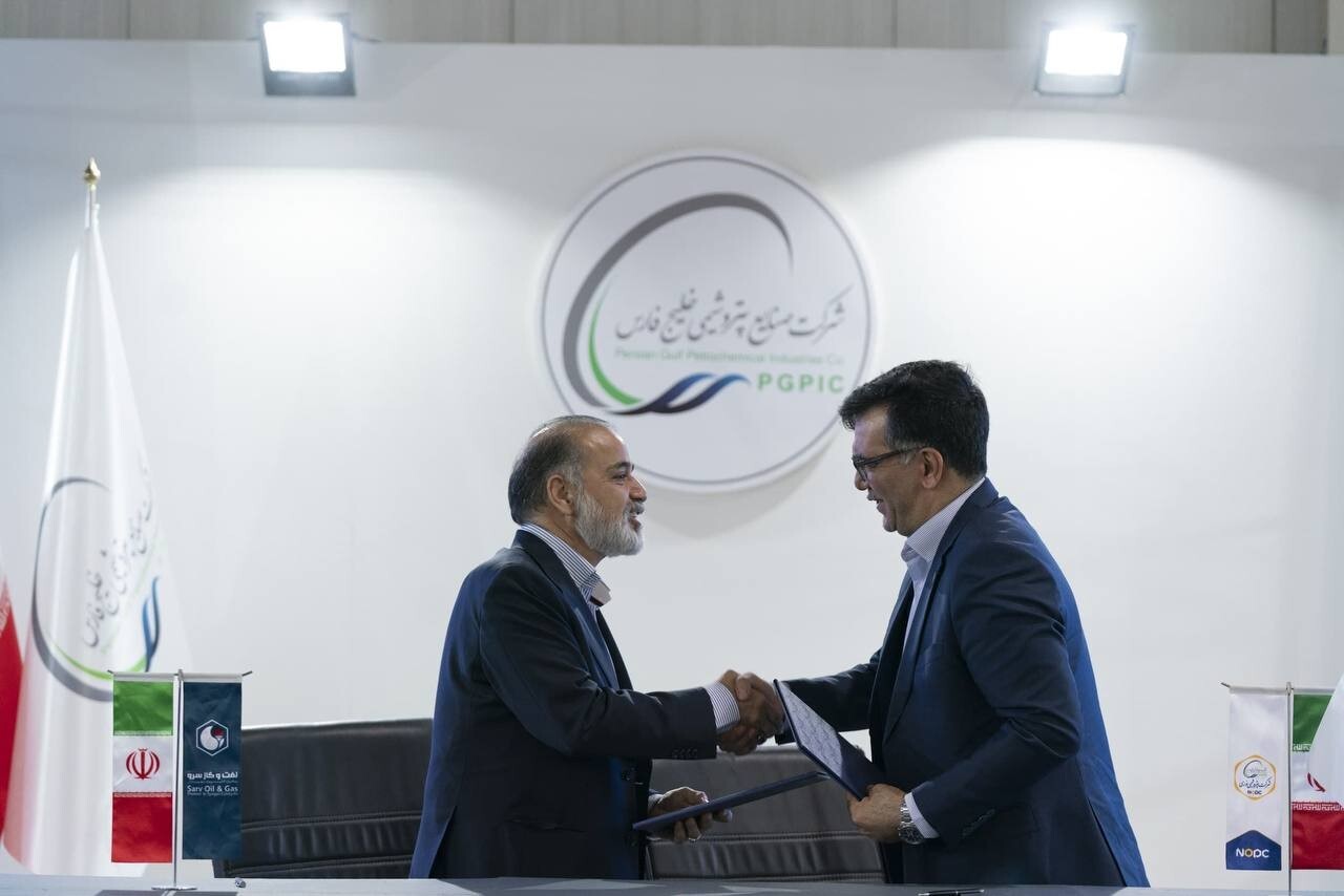 با امضای قراردادی در نمایشگاه ایران پتروکم ۲ کاتالیست نفتا و اروماتیزاسیون پتروشیمی نوری بومیسازی میشود با امضای قراردادی در نمایشگاه ایران پتروکم ۲ کاتالیست نفتا و اروماتیزاسیون پتروشیمی نوری بومیسازی میشود