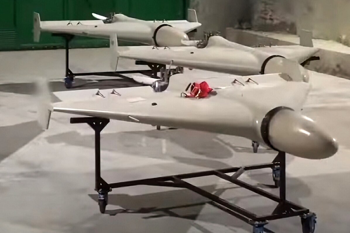 هزار پهپادی که تحویل ارتش شد برای سال ۱۴۰۴ بود، اما به خاطر نیازی که وجود داشت، تدبیر شد که در تولید پهپاد جهش داشته باشیم هزار پهپادی که تحویل ارتش شد برای سال ۱۴۰۴ بود، اما به خاطر نیازی که وجود داشت، تدبیر شد که در تولید پهپاد جهش داشته باشیم