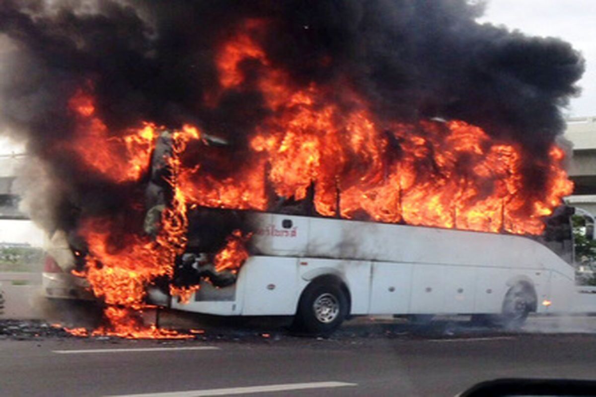 ببینید| تصادف اتوبوس با تانکر سوخت در زاهدان؛ ۹ نفر کشته شدند! ببینید| تصادف اتوبوس با تانکر سوخت در زاهدان؛ ۹ نفر کشته شدند!