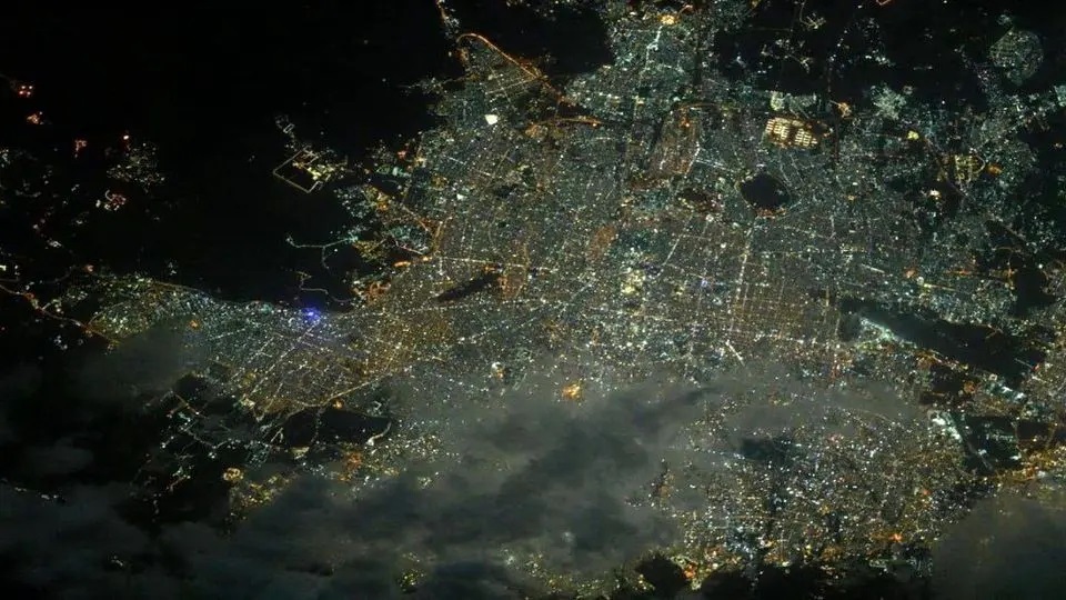 تصویر زیبایی که فضانورد روسی از تهران منتشر کرد تصویر زیبایی که فضانورد روسی از تهران منتشر کرد