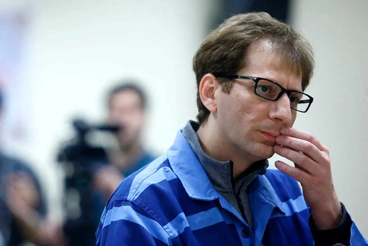 عضو کمیسیون حقوقی: بابک زنجانی برای توییت کردن منع قانونی ندارد| شاید برای گوشی داشتن در زندان مجوز دارد! عضو کمیسیون حقوقی: بابک زنجانی برای توییت کردن منع قانونی ندارد| شاید برای گوشی داشتن در زندان مجوز دارد!