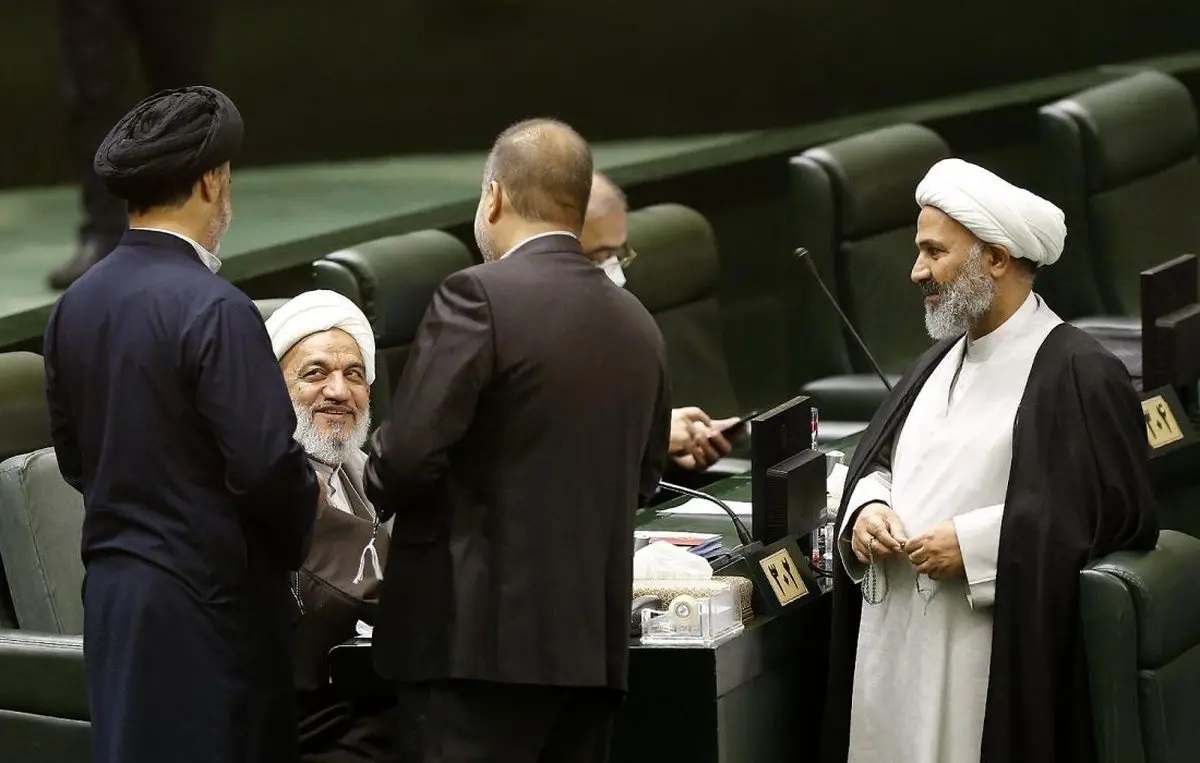 نامه نمایندگان پایداری درباره خصوصی‌سازی صنعت خودرو جعلی از آب درآمد؟