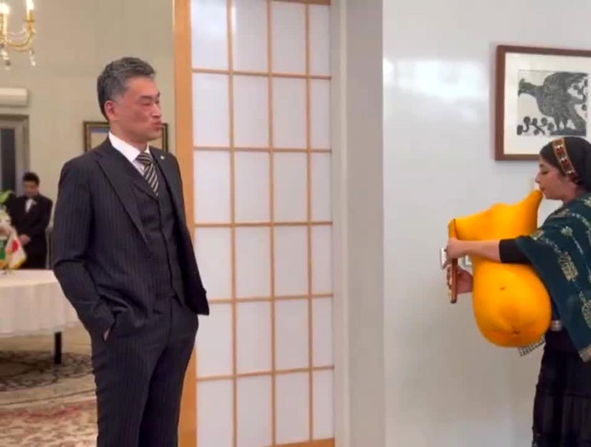 ببینید| اجرای لیانا شریفیان در حضور سفیر ژاپن در تهران