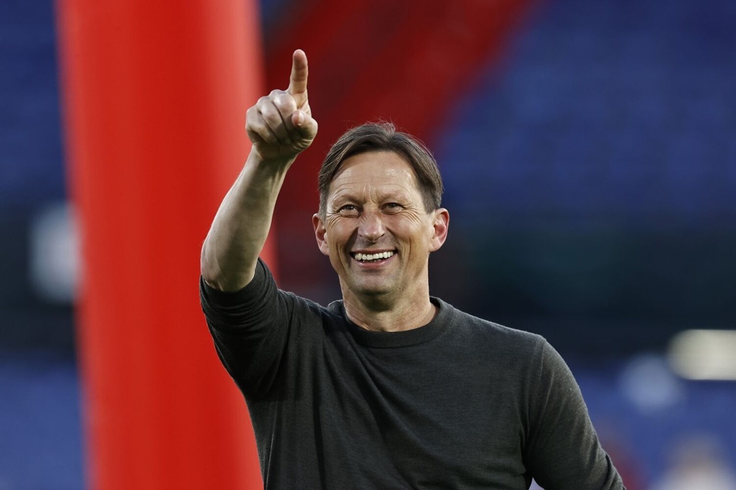 راجر اشمیت کیست؟