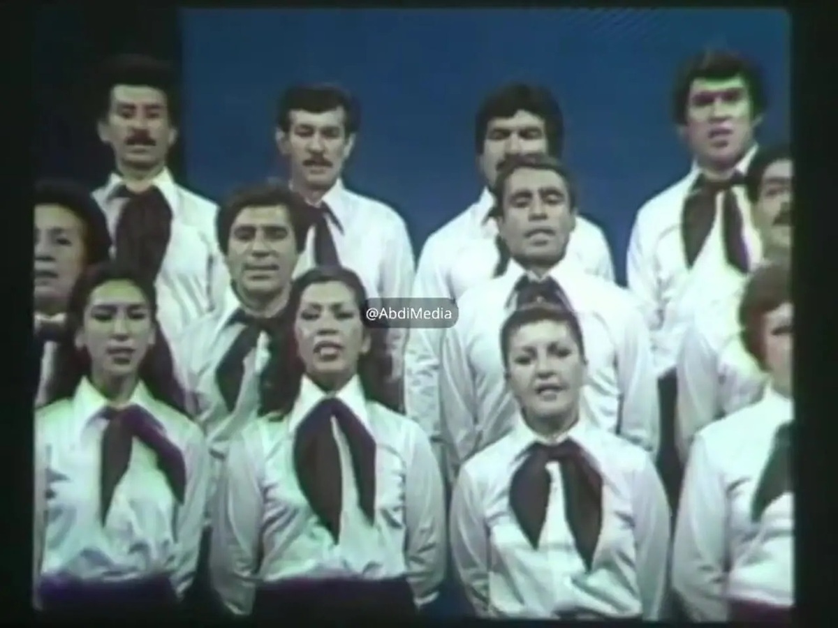 ببینید| ویدئویی جالب از اجرای یک سرود در اوایل انقلاب وایرال شد