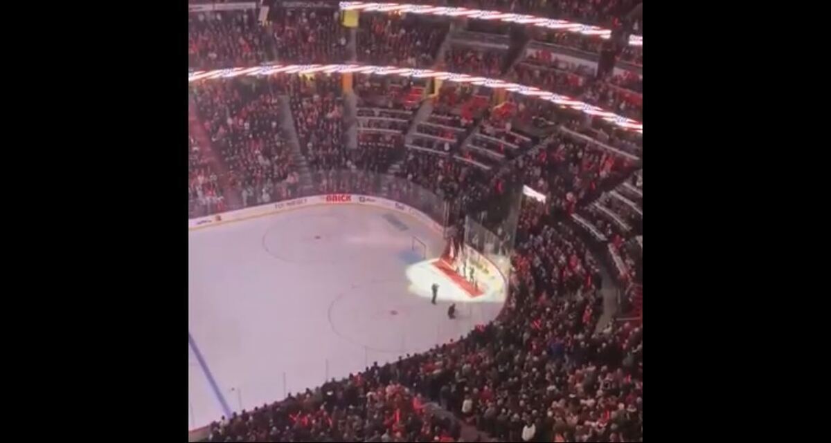 ببینید| هو کردن سرود ملی آمریکا توسط هواداران کانادایی در مسابقه هاکی