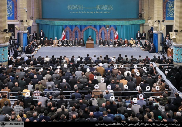 پوشش متفاوت زنان در دیدار امروز رهبری!