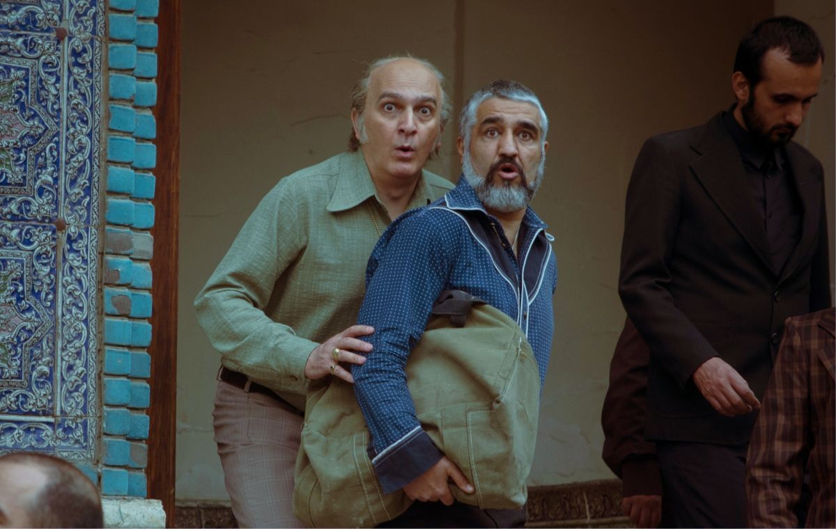 نقد و بررسی فیلم آنتیک جشنواره فیلم فجر| یک کمدی ضعیف و مملو از کلیشه