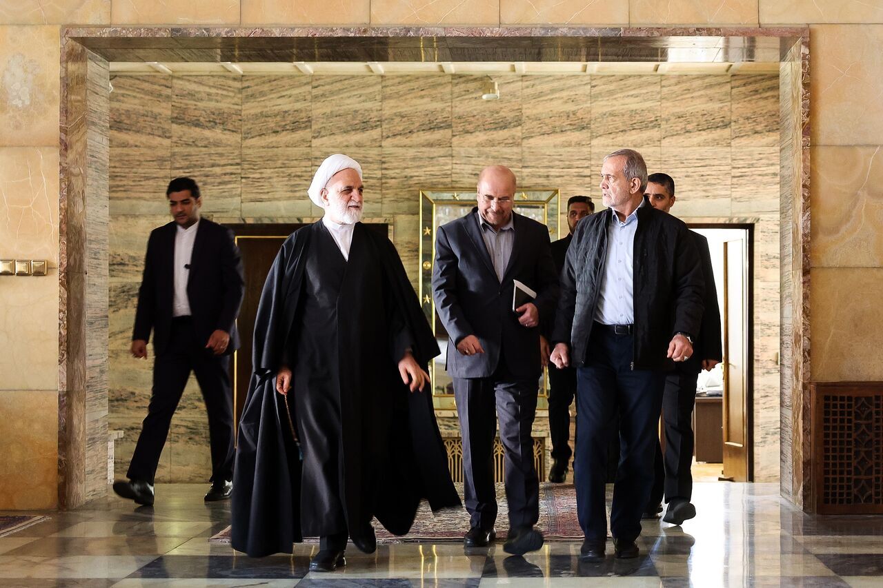 توصیه «جوان» به قوا: تعارف «وفاق» را کنار بگذارید! توصیه «جوان» به قوا: تعارف «وفاق» را کنار بگذارید!