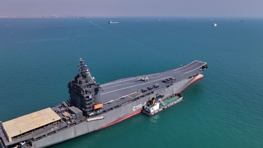 شگفتانه نظامی ایرانی ؛ الحاق ناو پهپادبر «شهید باقری» به نیروی دریایی سپاه