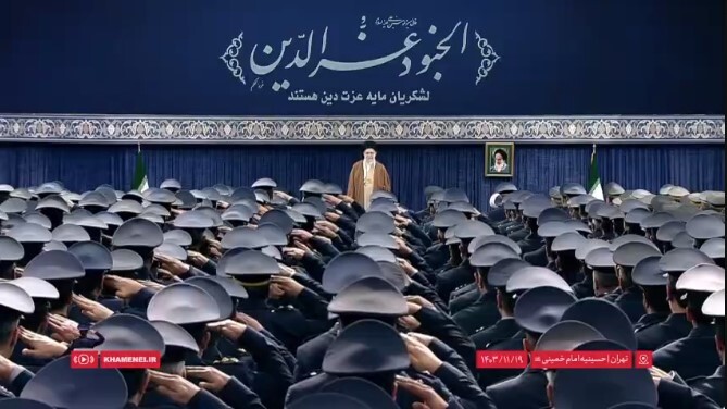 آغاز دیدار جمعی از فرماندهان نیروی هوایی و پدافند هوایی ارتش با رهبر انقلاب آغاز دیدار جمعی از فرماندهان نیروی هوایی و پدافند هوایی ارتش با رهبر انقلاب