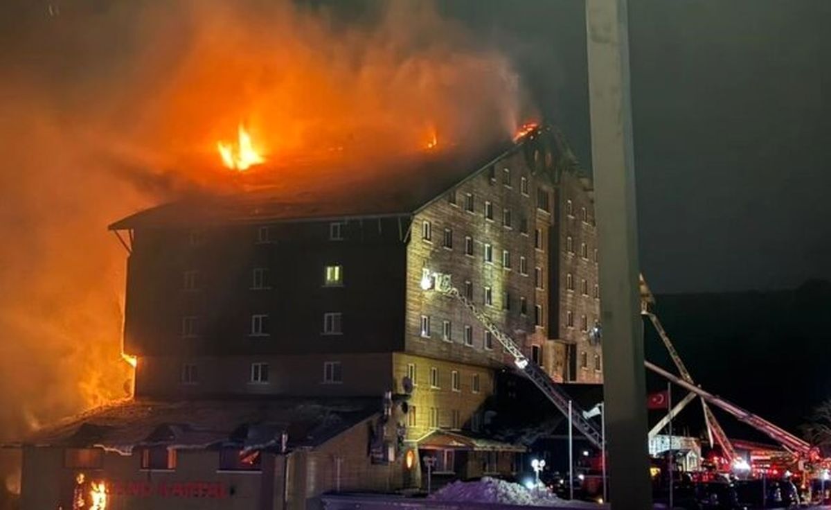 ببینید | ۴۲ کشته و مجروح طی آتشسوزی در یک پیست اسکی ترکیه ببینید | ۴۲ کشته و مجروح طی آتشسوزی در یک پیست اسکی ترکیه