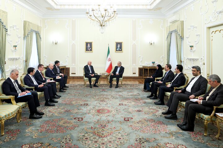 پزشکیان: ارتباطات ایران و آذربایجان، فراتر از مرزهای جغرافیایی است پزشکیان: ارتباطات ایران و آذربایجان، فراتر از مرزهای جغرافیایی است