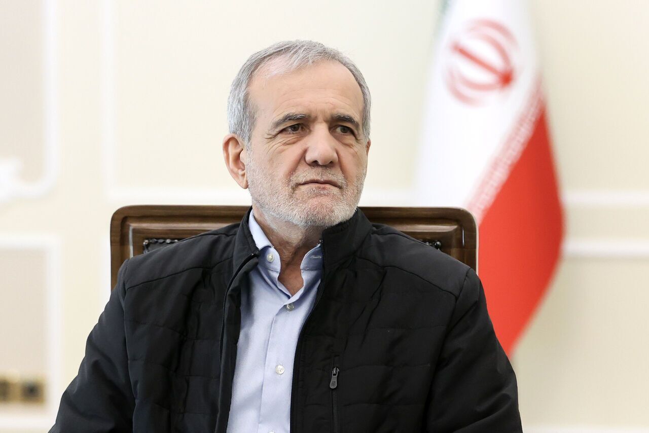 روایت «جوان» از طرح حذف پزشکیان؛ همراهی حامیان و مخالفان دولت برای استعفا یا استیضاح رئیس جمهور!