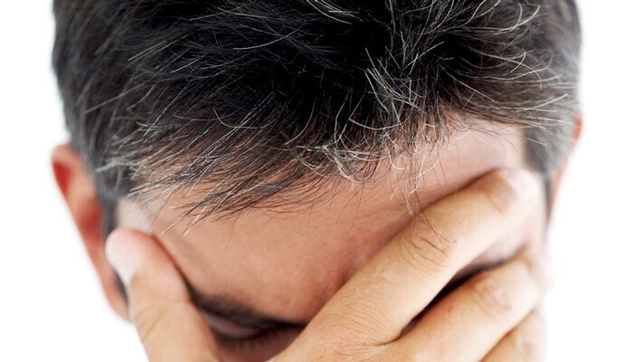 علت سفید شدن موها در سن پایین چیست؟ علت سفید شدن موها در سن پایین چیست؟