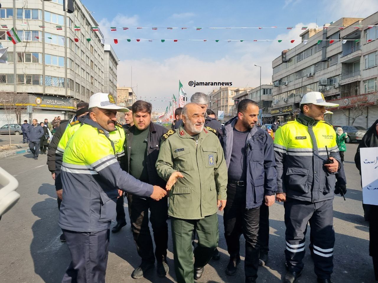 چهره‌ها در راهپیمایی 22 بهمن ؛ از نظامی‌ها تا دولتی‌ها و دیگران  ( درحال تکمیل)