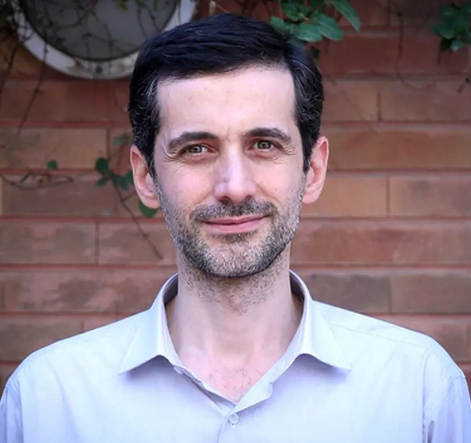 پسر پزشکیان: اگر قصد مذاکره داشتند با رفع تحریم شروع می‌کردند