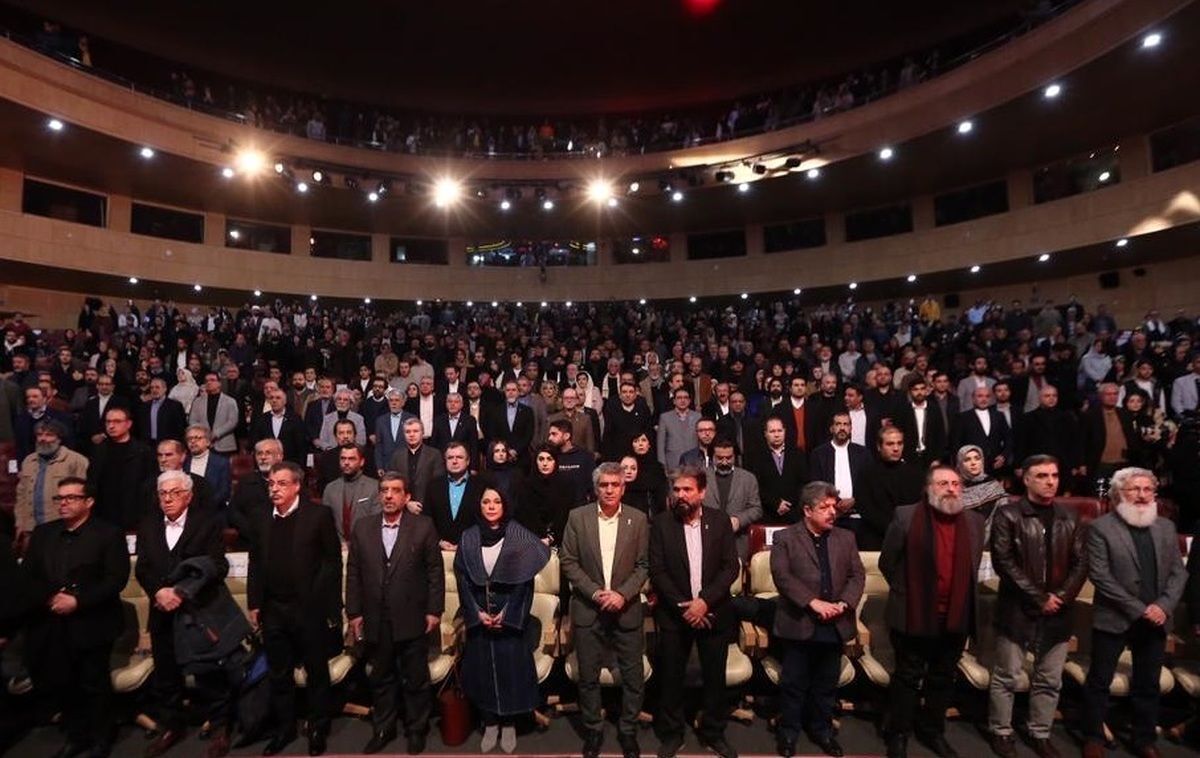 ببینید| تشویق بهروز وثوقی در اختتامیه جشنواره فیلم فجر