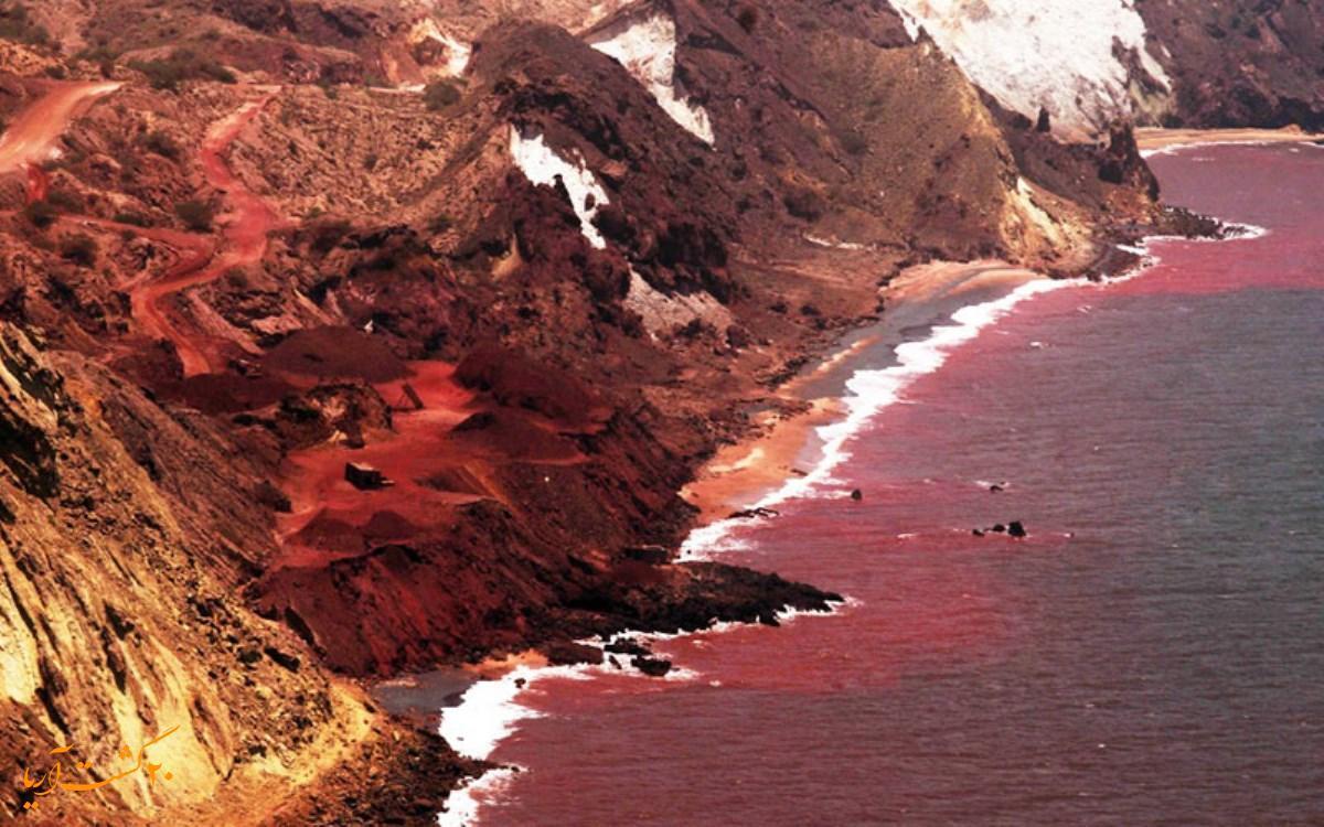 ببینید| تصاویری شگفت‌انگیز از ساحل سرخِ جزیره هرمز