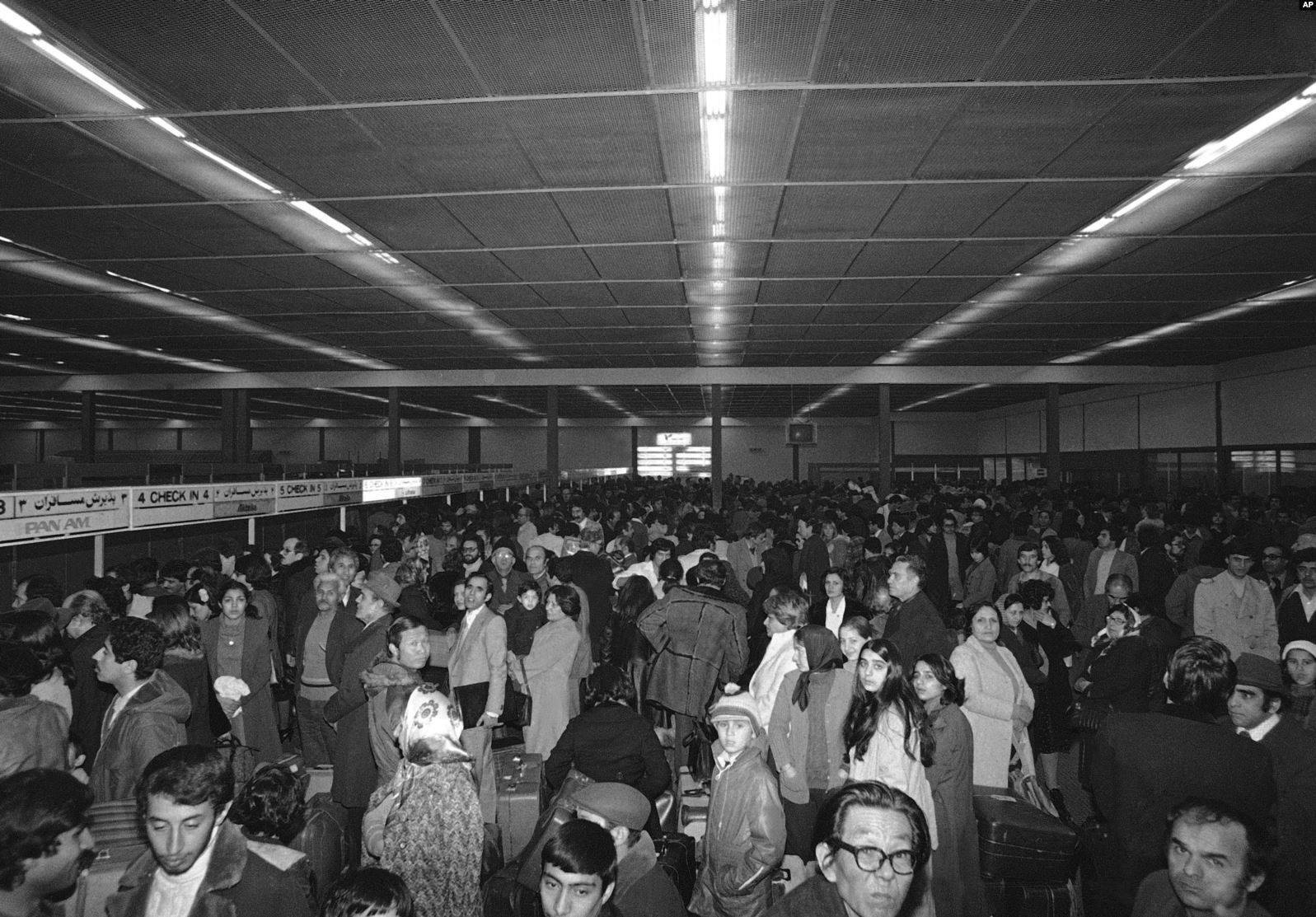 وضعیت فرودگاه مهرآباد در روزهای انقلاب